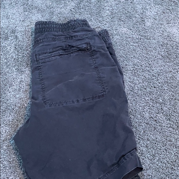 Extreme Flex American Eagle shorts !🖤 - Picture 4 of 5